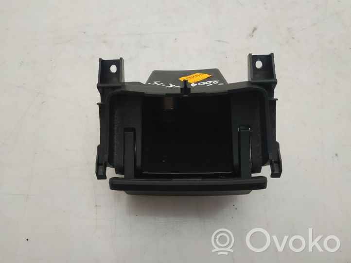 Citroen C5 Auton tuhkakuppi 9682468277