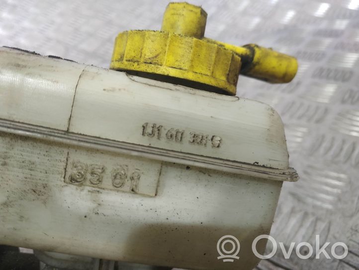 Skoda Octavia Mk1 (1U) Pääjarrusylinteri 1J1611301B