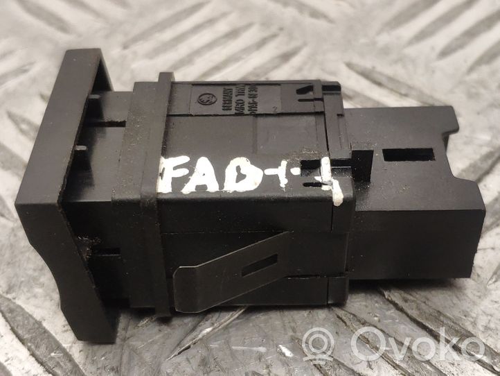 Skoda Fabia Mk1 (6Y) Przycisk / Przełącznik ogrzewania szyby przedniej / czołowej 6Y0959621