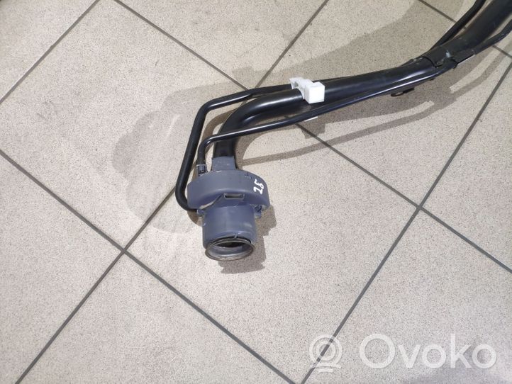 Lexus NX Tubo del cuello de del depósito de combustible 7727848020