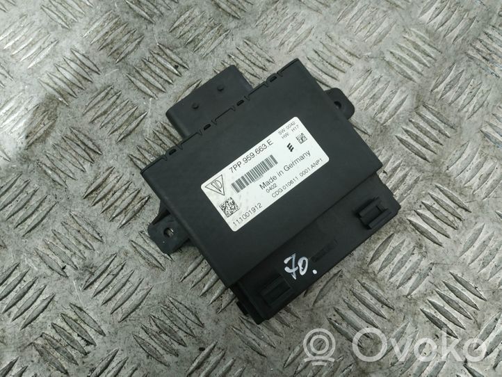 Volkswagen Touareg II Current control relay 7PP959663E