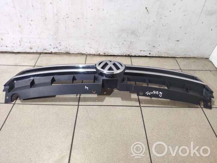 Volkswagen Touareg II Front bumper upper radiator grill 7P6853651A