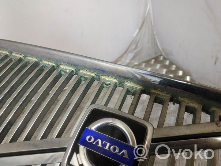 Volvo V50 Front bumper upper radiator grill 08678680