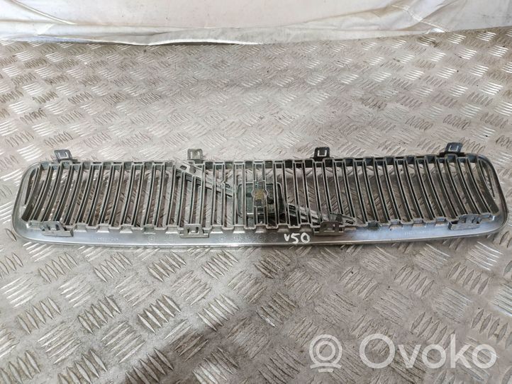 Volvo V50 Front bumper upper radiator grill 08678680