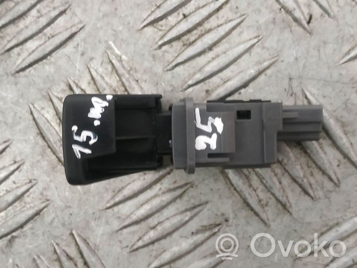 Toyota Avensis T270 Botón interruptor de luz de peligro 15B424