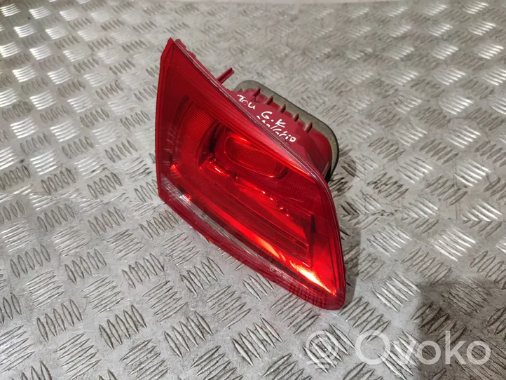 Volkswagen Touareg II Lampy tylnej klapy bagażnika 7P6945093C