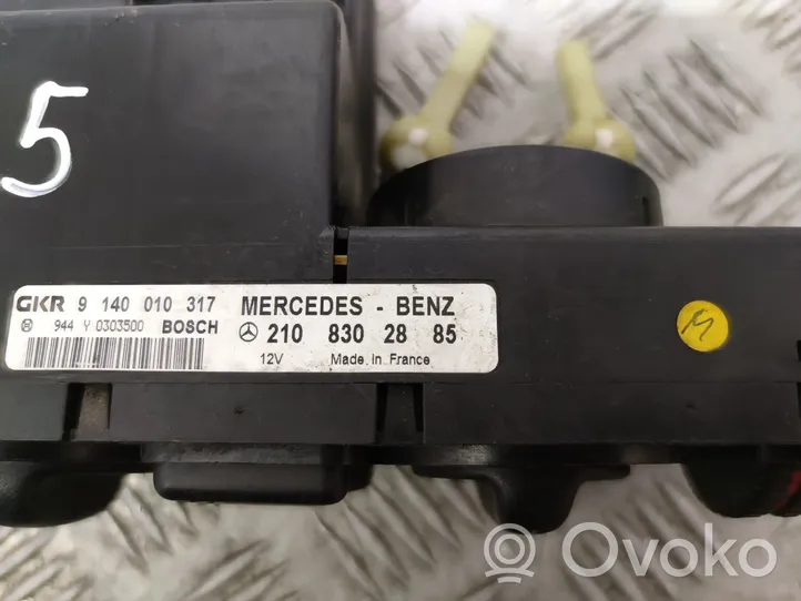 Mercedes-Benz E W210 Interruptor de control del ventilador interior 2108302885