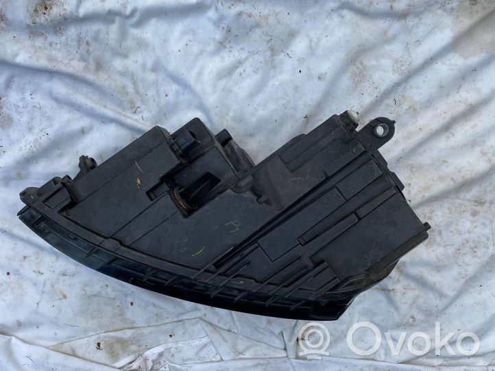 Volkswagen Jetta VI Faro delantero/faro principal 5C7941006H