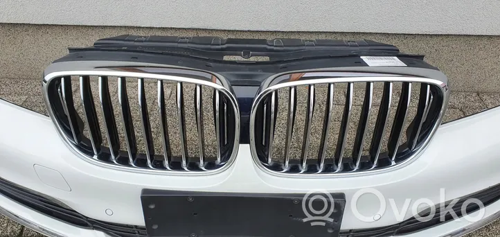 BMW 7 G11 G12 Передний бампер 