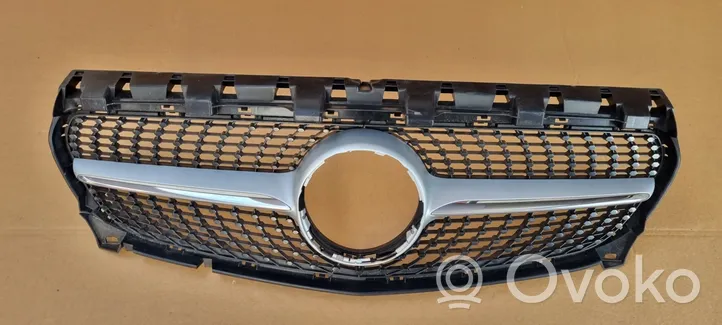 Mercedes-Benz CLA C117 X117 W117 Grille calandre supérieure de pare-chocs avant A1178880600