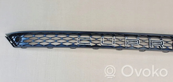 Seat Ateca Maskownica / Grill / Atrapa górna chłodnicy 575807683