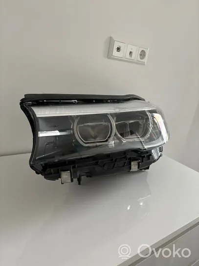 BMW 7 G11 G12 Lampa przednia 7483899