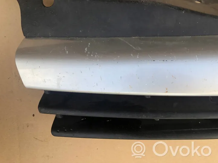 Opel Astra H Grille calandre supérieure de pare-chocs avant 24451033