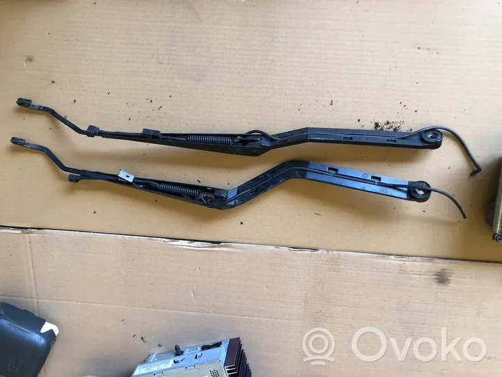 Chevrolet Trans Sport Front wiper blade arm 89813565