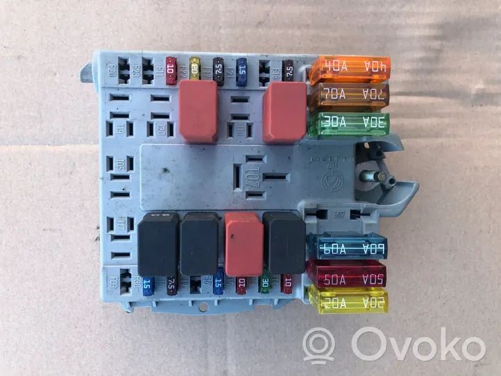 Fiat Punto (188) Modulo fusibile 46766773