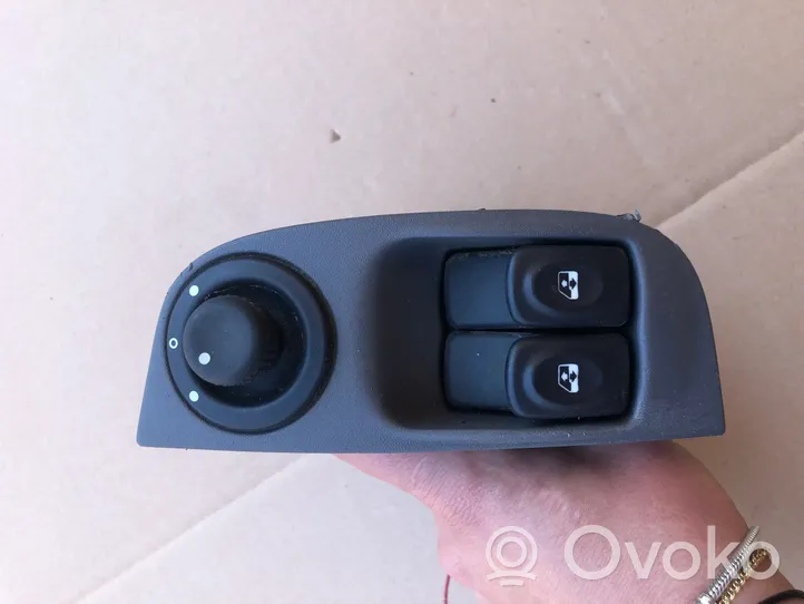 Renault Megane I Electric window control switch 7700429992