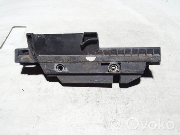 Audi A4 S4 B7 8E 8H Staffa di montaggio della batteria 8E2805229A