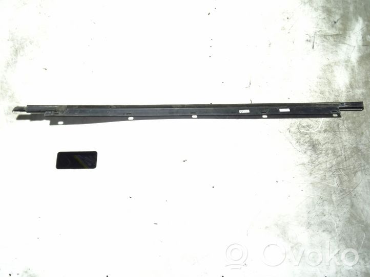 Audi A4 S4 B7 8E 8H Moulures des vitres de la porte avant 8E0853284G