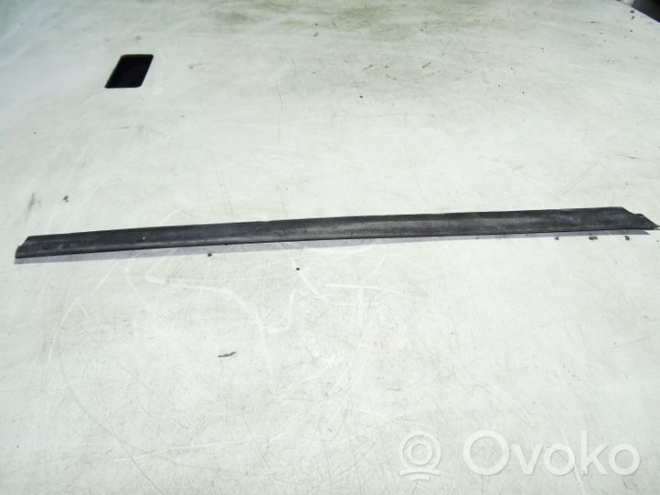 BMW 8 E31 Rear door rubber seal (on body) 1970353