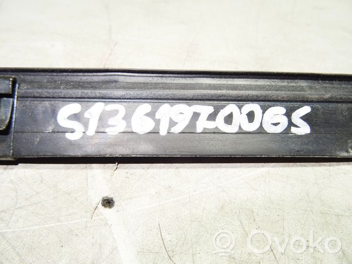 BMW 8 E31 Joint d'étanchéité en caoutchouc pour porte arrière 51361970065