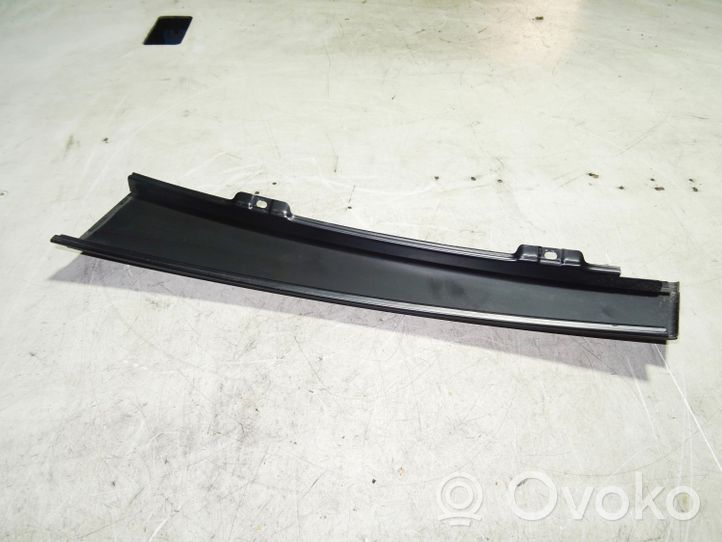 Volkswagen Golf V Rivestimento modanatura del vetro della portiera posteriore 1K6839901