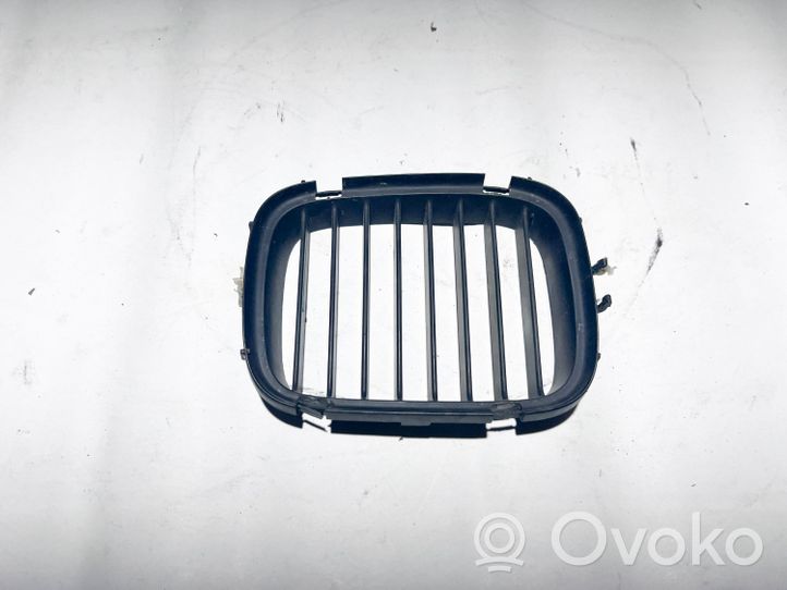 BMW 8 E31 Front bumper upper radiator grill 51138124272