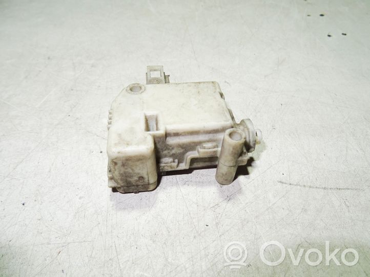 Volkswagen PASSAT B5.5 Verrouillage du bouchon du réservoir de carburant 3B0862159A