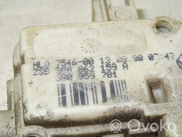 Volkswagen PASSAT B5.5 Serratura del tappo del serbatoio del carburante 3B0862159A