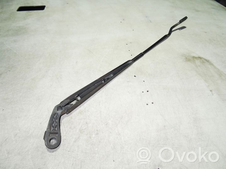 Chrysler Voyager Front wiper blade arm 04717365B