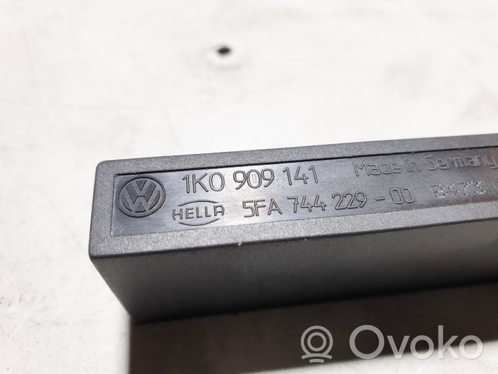 Volkswagen PASSAT B7 Amplificateur d'antenne 1K0909141