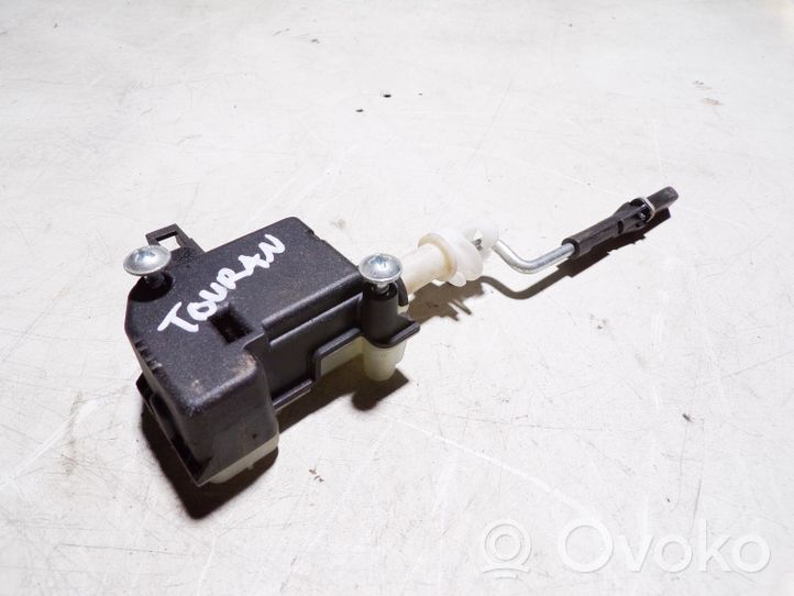 Volkswagen Touran II Verrouillage du bouchon du réservoir de carburant 1T0810773A