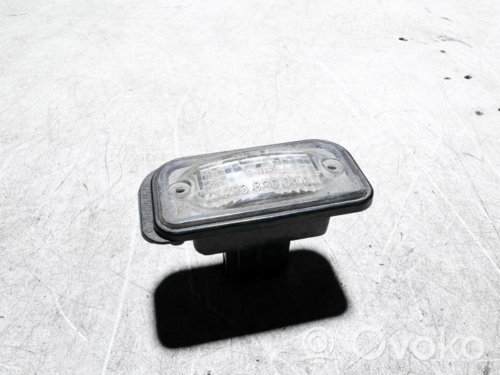 Mercedes-Benz C W203 Lampa oświetlenia tylnej tablicy rejestracyjnej 2038200066