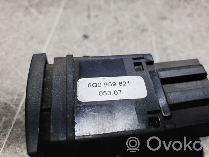 Volkswagen Polo IV 9N3 Przycisk / Przełącznik ogrzewania szyby przedniej / czołowej 6Q0959621