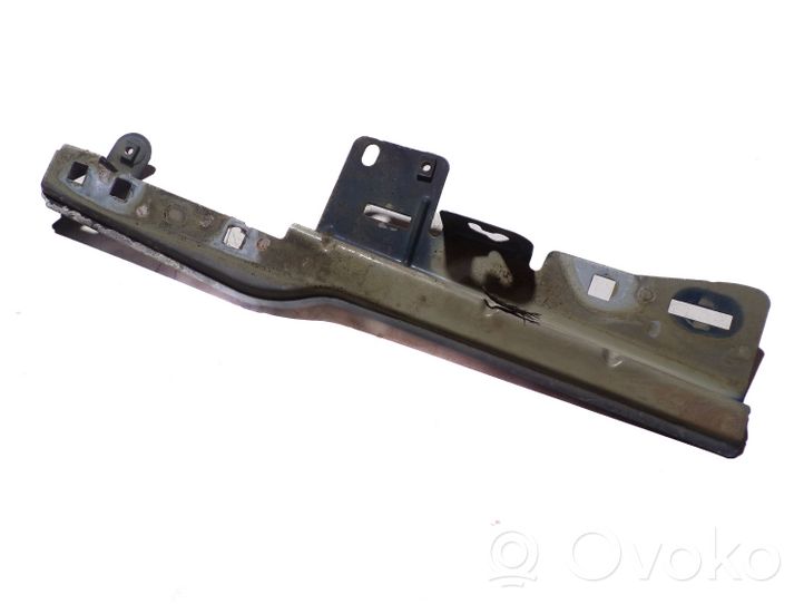 Citroen C4 I Supporto di montaggio del parafango 563984