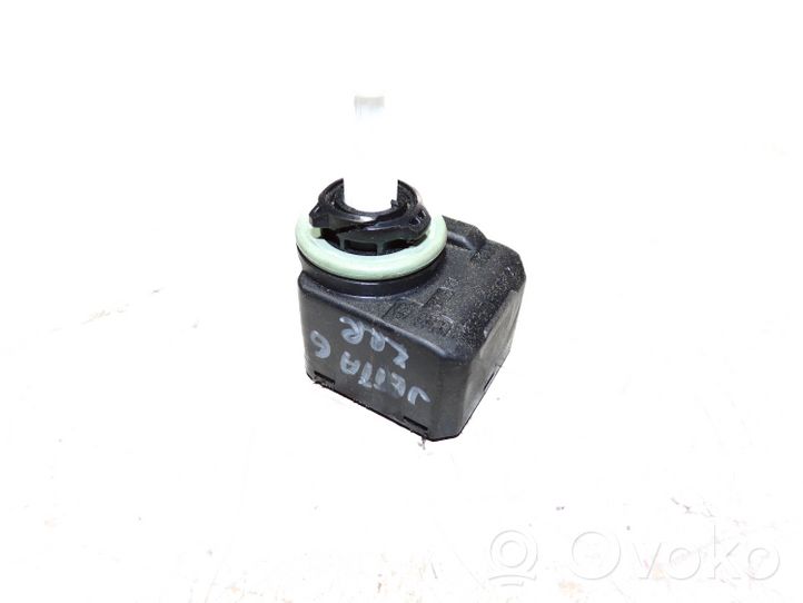 Volkswagen Jetta VI Headlight level adjustment motor 008830