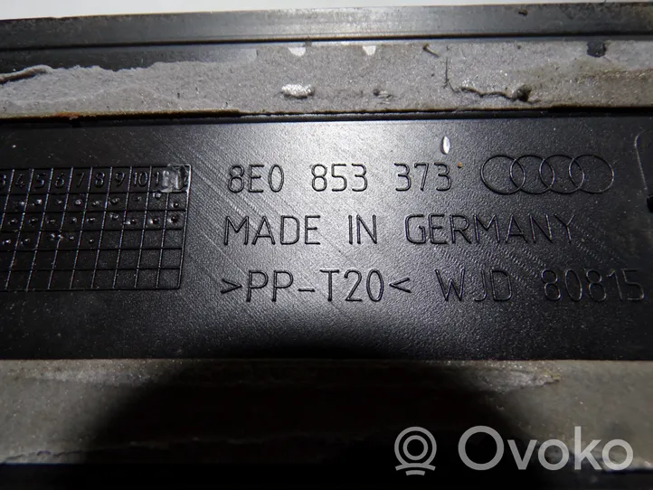 Audi A4 S4 B6 8E 8H Copertura del rivestimento del sottoporta anteriore 8E0853373