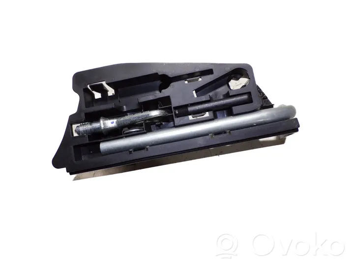 Audi A6 S6 C6 4F Tool set 4F5012111A