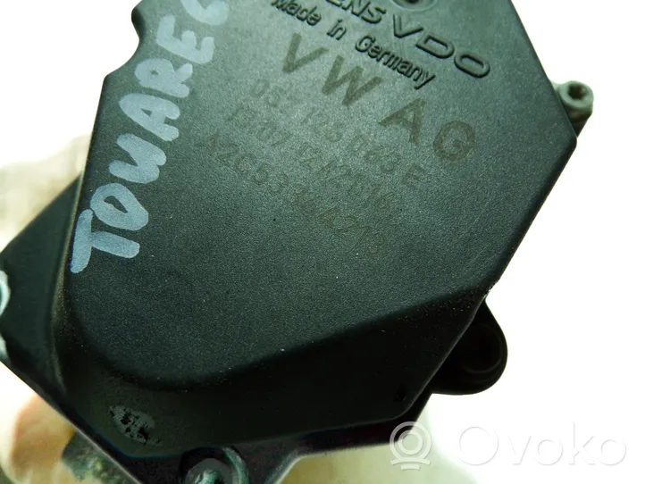 Volkswagen Touareg II Throttle valve 057128063E