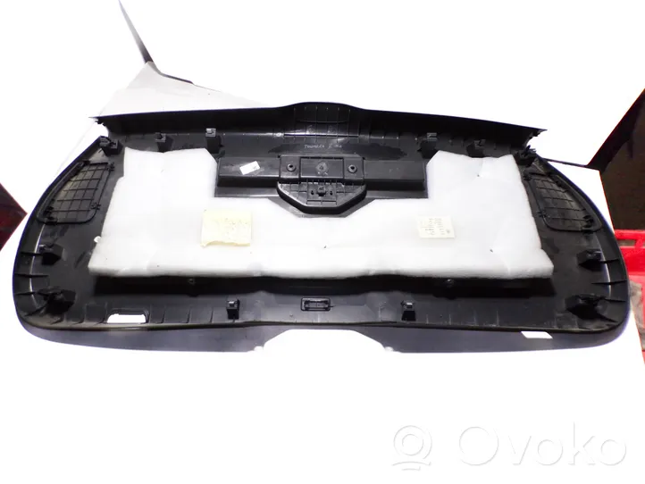 Volkswagen Touareg II Rivestimento portellone 7P6867601A