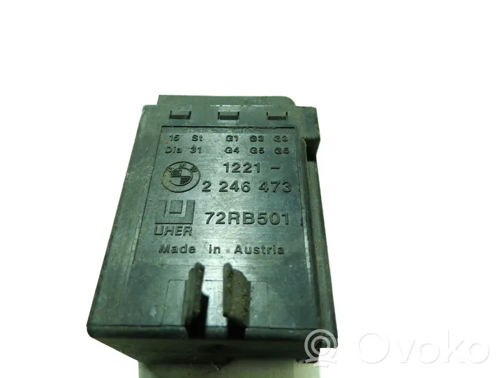 BMW 5 E39 Glow plug pre-heat relay 2246473