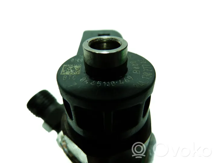 Volkswagen PASSAT B8 Injecteur de carburant 04L130277AC