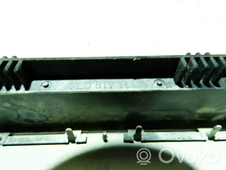 Volkswagen Caddy Quarter panel pressure vent 7L0819181