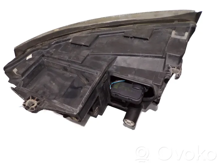 Audi A4 S4 B6 8E 8H Lampa przednia 8E0941004G