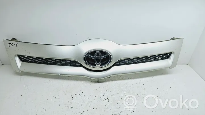 Toyota Corolla Verso AR10 Grille calandre supérieure de pare-chocs avant 531110F020