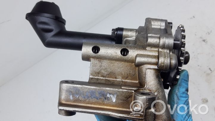 Volkswagen Touran I Oil pump 03I8115121A