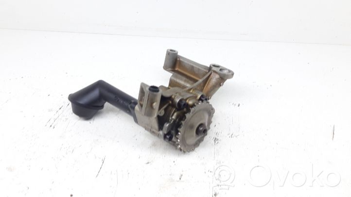 Volkswagen Touran I Oil pump 03I8115121A