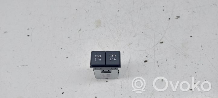 Lexus UX USB-pistokeliitin 8553250020