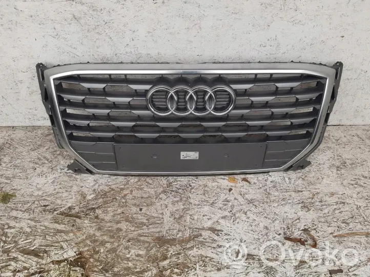 Audi Q2 - Maskownica / Grill / Atrapa górna chłodnicy 81a853651