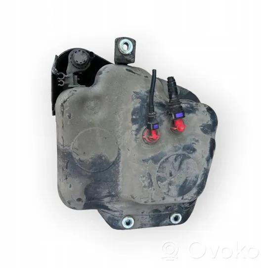 Audi A4 S4 B8 8K Serbatoio vaschetta liquido AdBlue 8K0131877