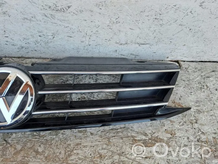 Volkswagen Jetta VI Griglia superiore del radiatore paraurti anteriore 5C6853655F